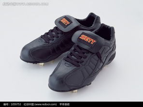 黑白之间，动感无限 黑色运动鞋的运动美学